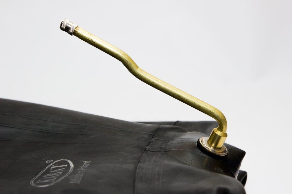 Schlauch 11.00-20  mit Ventil V3-04-3